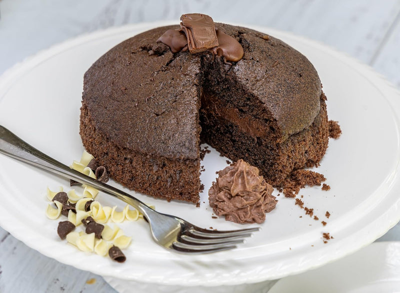 Load image into Gallery viewer, THE ENGLISH CAKE COMPANY Chocolate Sponge Cake (415g)
