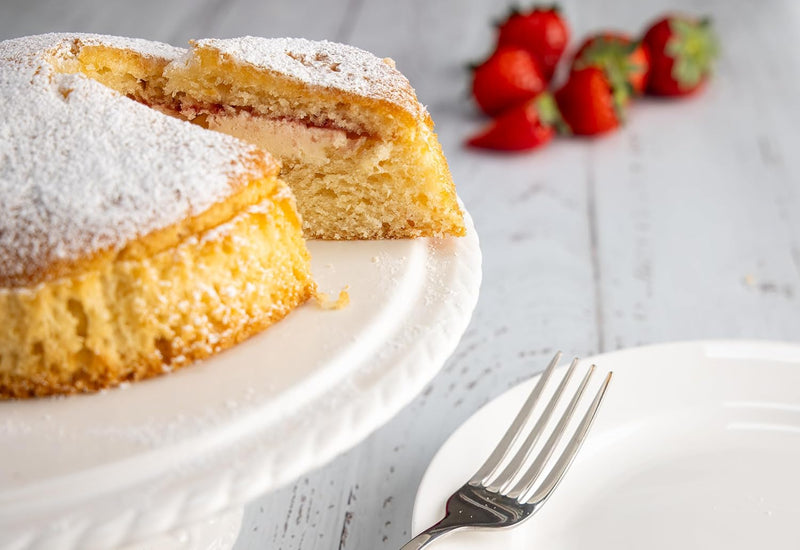 Load image into Gallery viewer, THE ENGLISH CAKE COMPANY Victoria Sponge Cake (415g)
